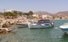 Vissers bootje in haven van Karpathos