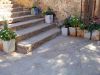 Trappen met planten op het eiland Spinalonga